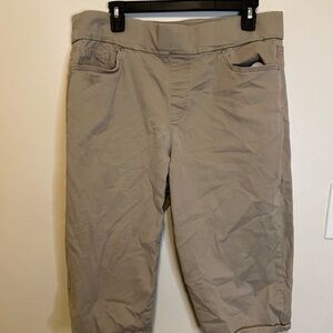 💛⚡️$4 flash sale ⚡️💛 Gloria Vanderbilt Tan Capris